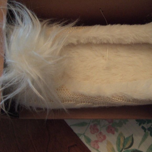 LOFT LIVING MEMORY FOAM SLIPPERS SIZE S/M - Picture 2 of 6